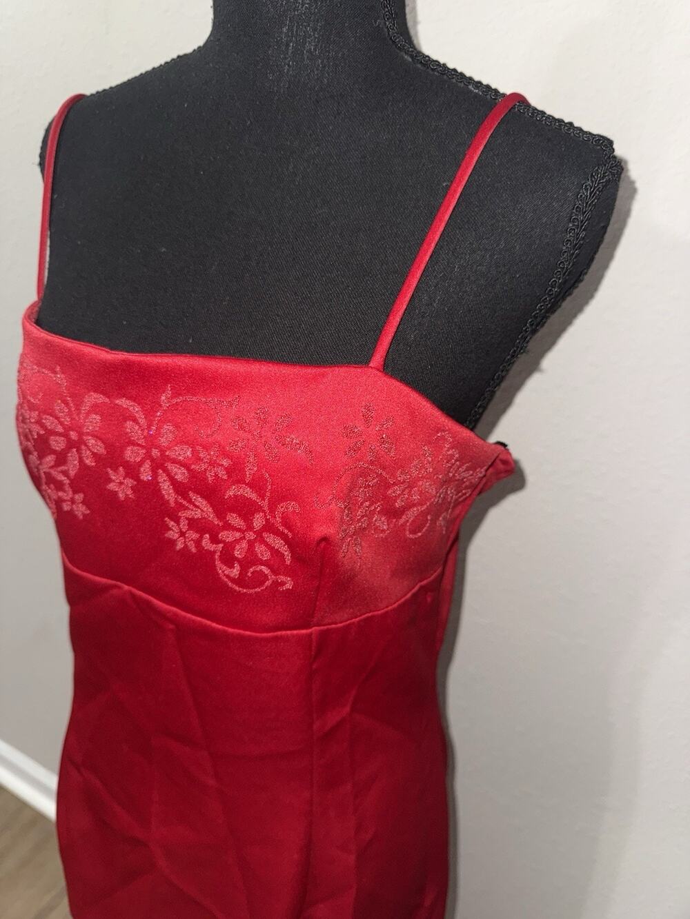 VTG Kiki USA Red Satin Maxi Prom Dress Y2K Embroidered Floral Spaghetti Strap L